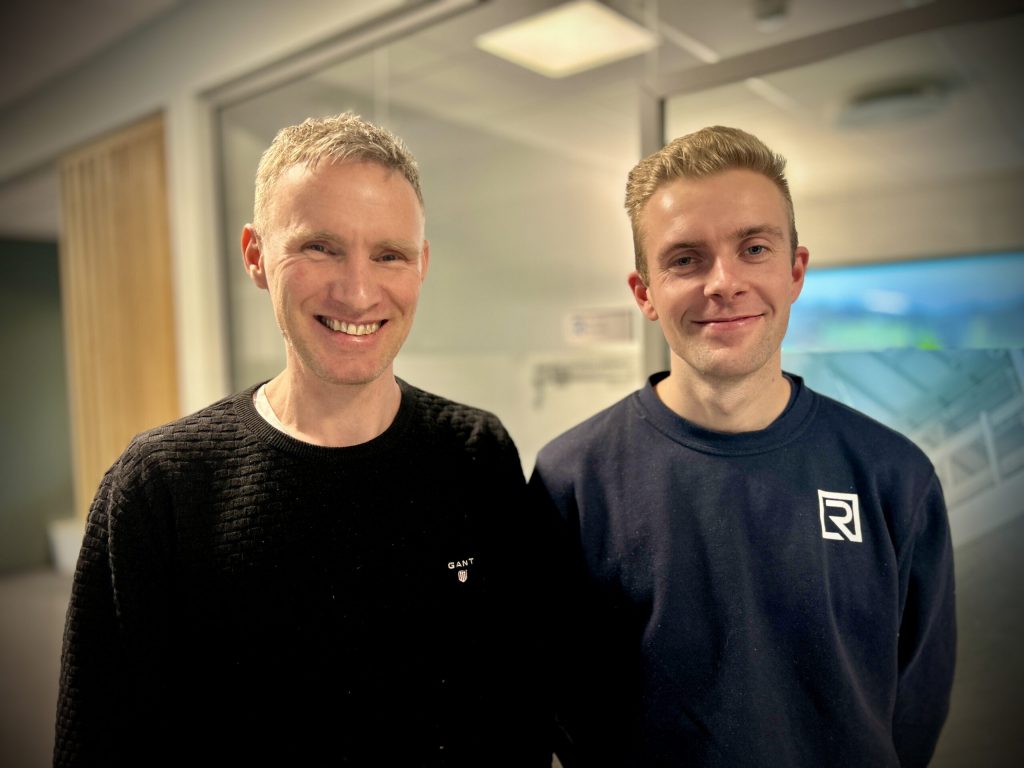 Kåre Romarheim, konsernleiar i Romarheim AS, saman med Even Skjerping, prosjektingeniør som tidlegare var tilsett hjå Osterøy Entreprenør. No er han tilsett hjå Romarheim Entreprenør.